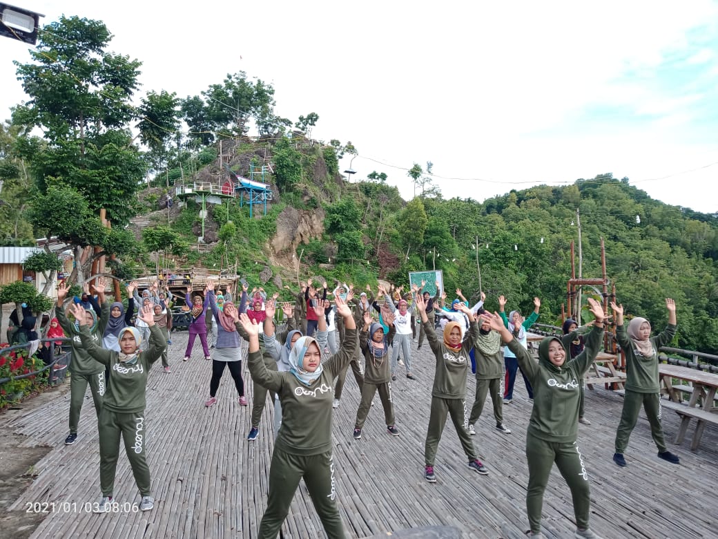 Komunitas Senam Pagaspat dan Macan Sindu Gelar Senam Bersama di Gunung Kuniran