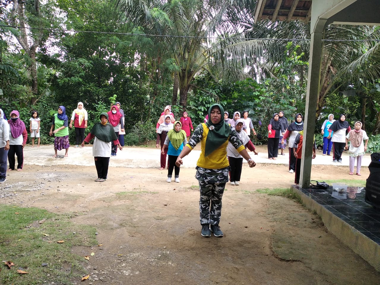 Senam Rutin Ibu-Ibu Padukuhan Gunung Kukusan