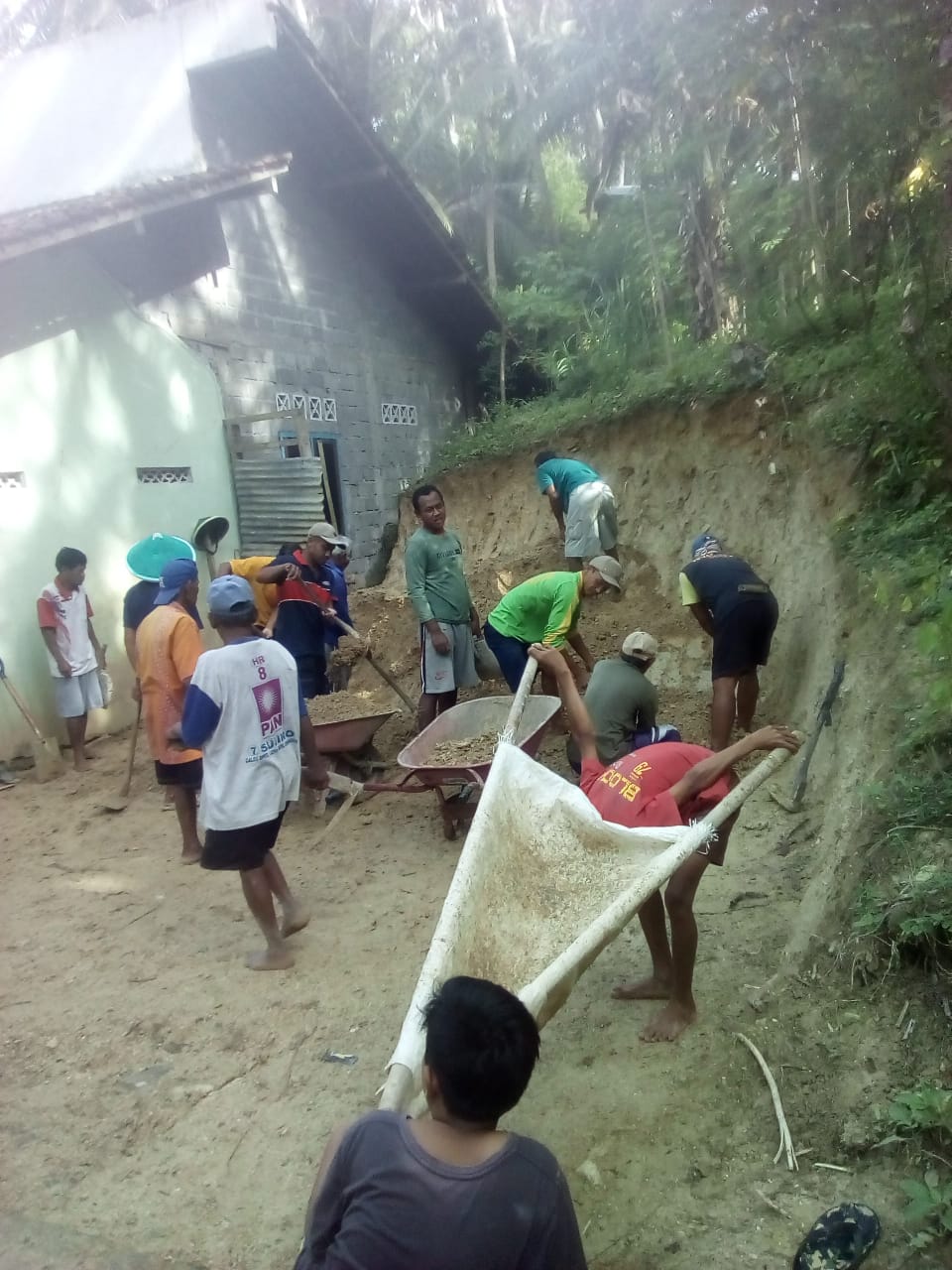 Jamaah Masjid Ar Rahman Krengseng Kerja Bakti Nggurug