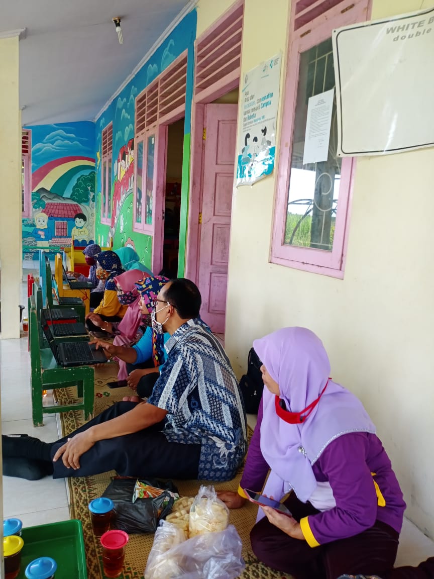 Satuan Paud Hargorejo Kerjakan Dapodik Bersama-sama