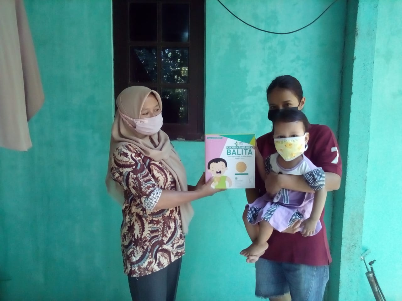 Kader Balita Sangkrek Sampaikan Bantuan PMT