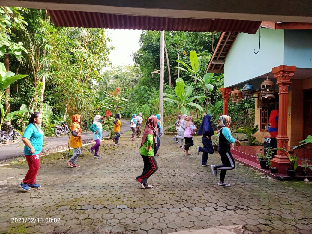 Warga RT 104 Lakukan Senam Pagi