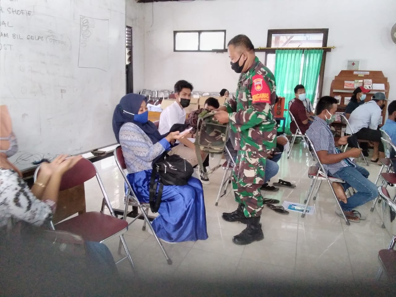 Babinsa Hargorejo Bagi-bagi Masker