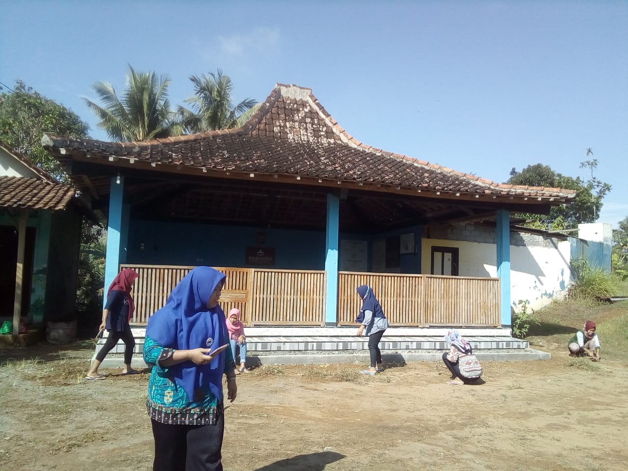 Kerja Bakti Ibu-Ibu PKK Padukuhan Sangkrek